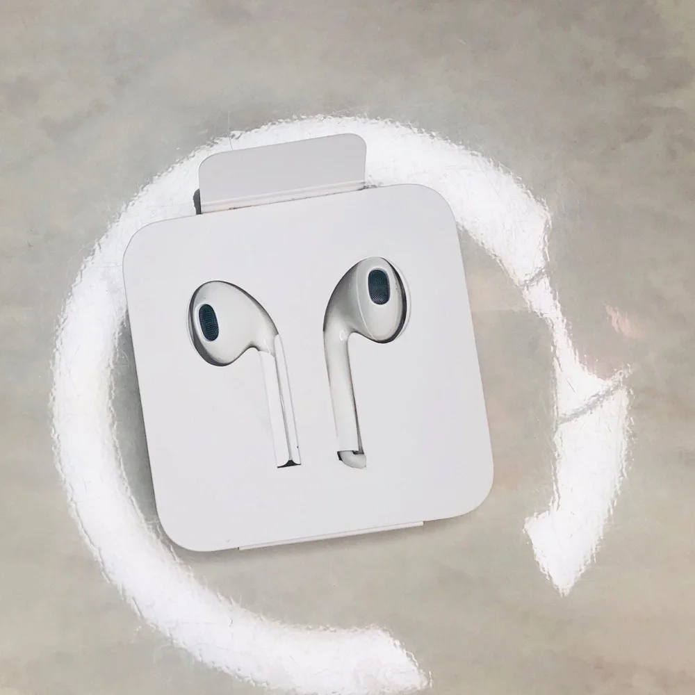 New. Apple White EarPods / Headphones with Wired Connection
